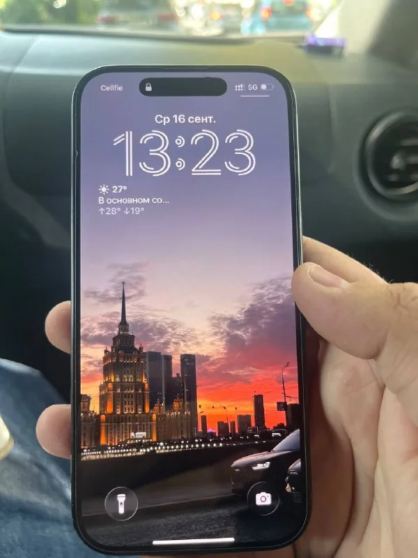 iPhone 16 Pro 1