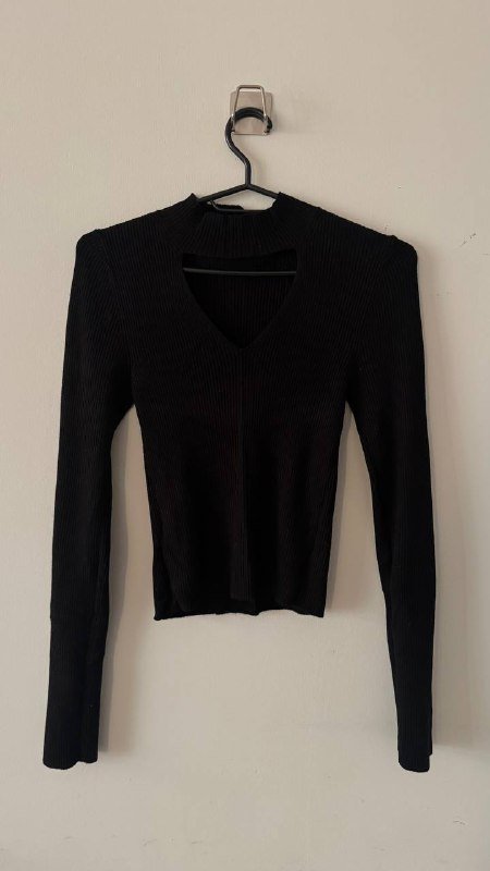 Штаны Waikiki, свитер Stradivarius, топ IRNBY Mironova, велосипедки IRNBY Mironova, джинсы Waikiki, толстовка Adidas, топ Befree, костюм LOOKONLINE, платья Sunsay и Befree, топы Befree