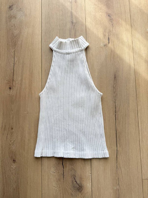 Юбка черная, юбка/шорты Zara, Водолазка, Топ Zara, Боди, Сапожки Celine, Цепочка, браслеты Guess 4