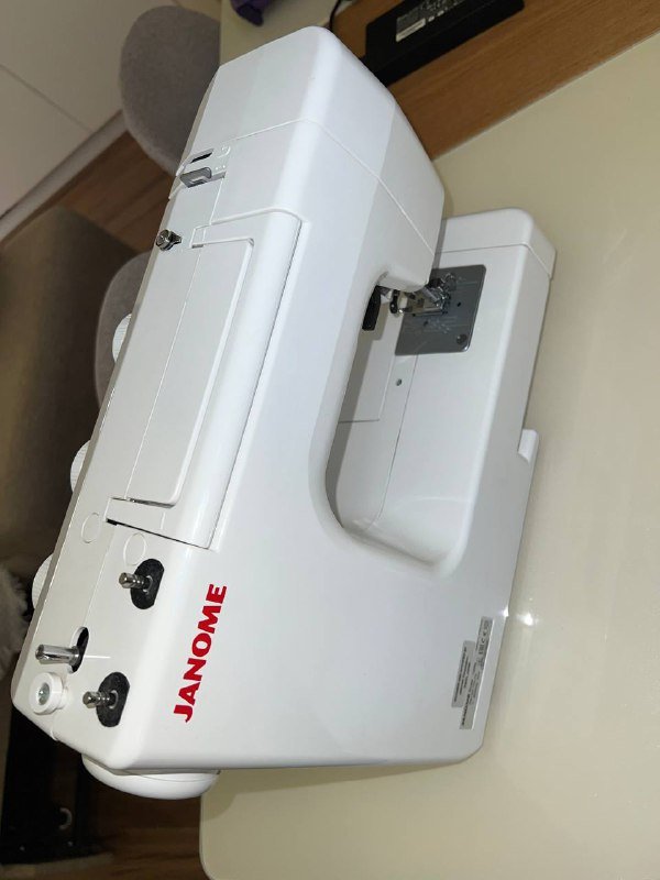 Швейная машинка Janome с педалью и набором аксессуаров 3