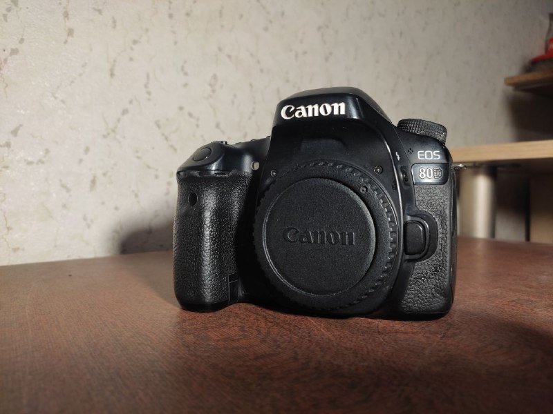 Canon 80D, зарядка, аккумулятор, сд карта 32гб, ремешок