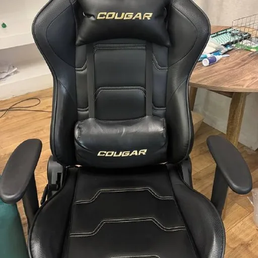 Игровое кресло Cougar, компьютерный стол
