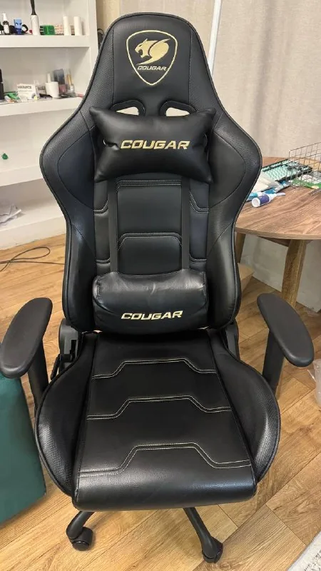 Игровое кресло Cougar, компьютерный стол 1