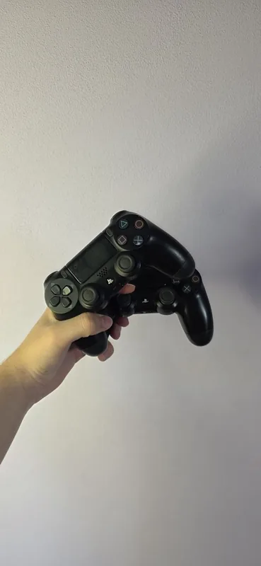 PS4 Slim, 2 джойстика, 2 игры 4