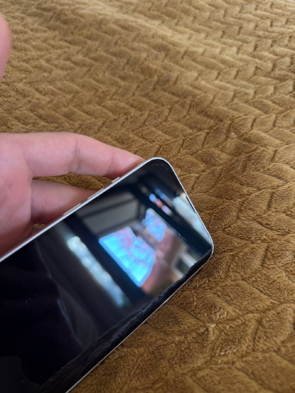 iPhone 13 128 GB, iPhone 11 Pro Max 256 GB 4