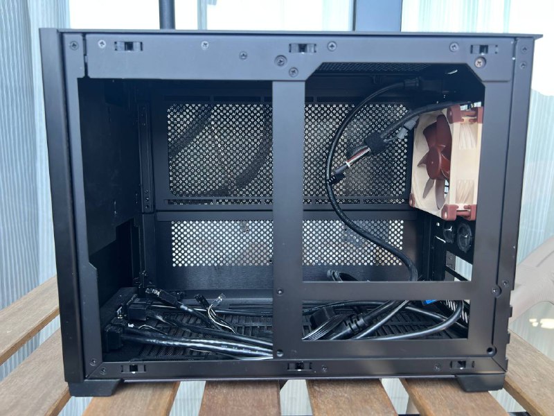 Корпус Mini-ITX NCASE M1 v6.1 2