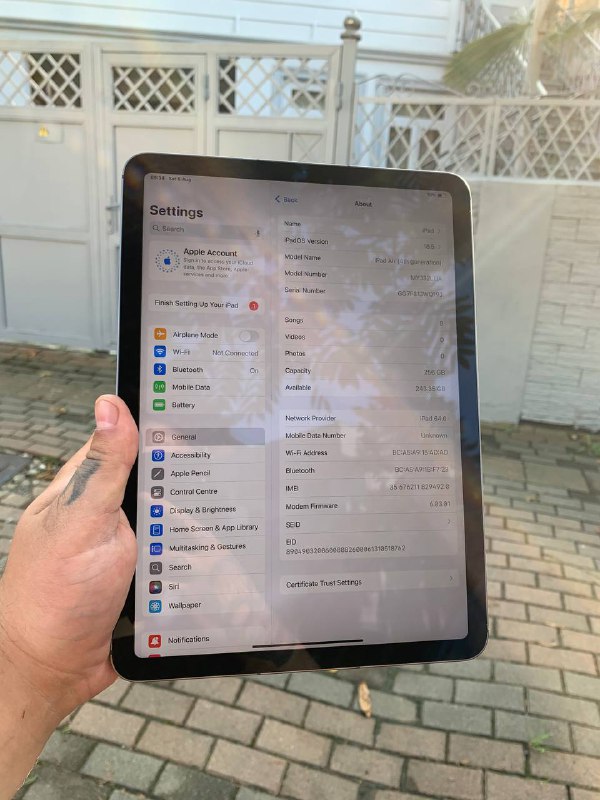 iPad 7th generation 32GB Cellular, iPad Air 4 256GB, iPad 5th generation 32GB Cellular
