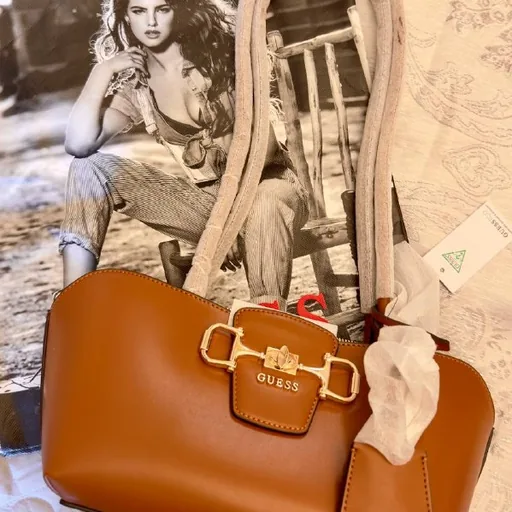 Сумка Guess