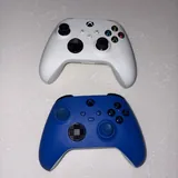 Xbox Series S, два геймпада 3