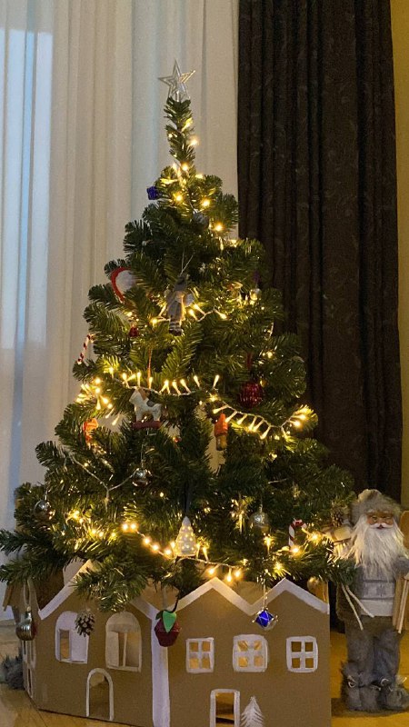 Елка новогодняя, Дед мороз, Набор красных шаров 3