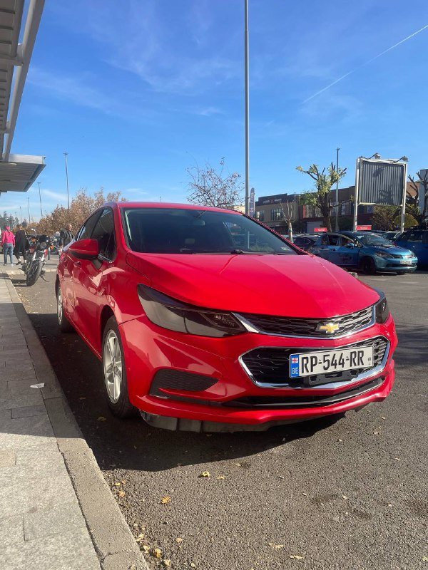 Красная Chevrolet Cruze 2