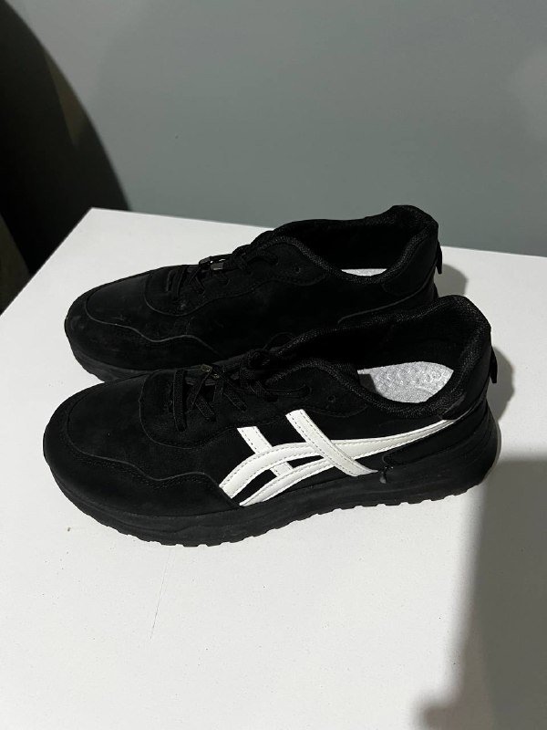 Мужские кроссовки черные размер 40