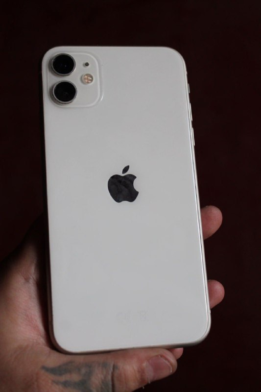 iPhone 11 64GB White, iPad 8th generation 32GB Silver