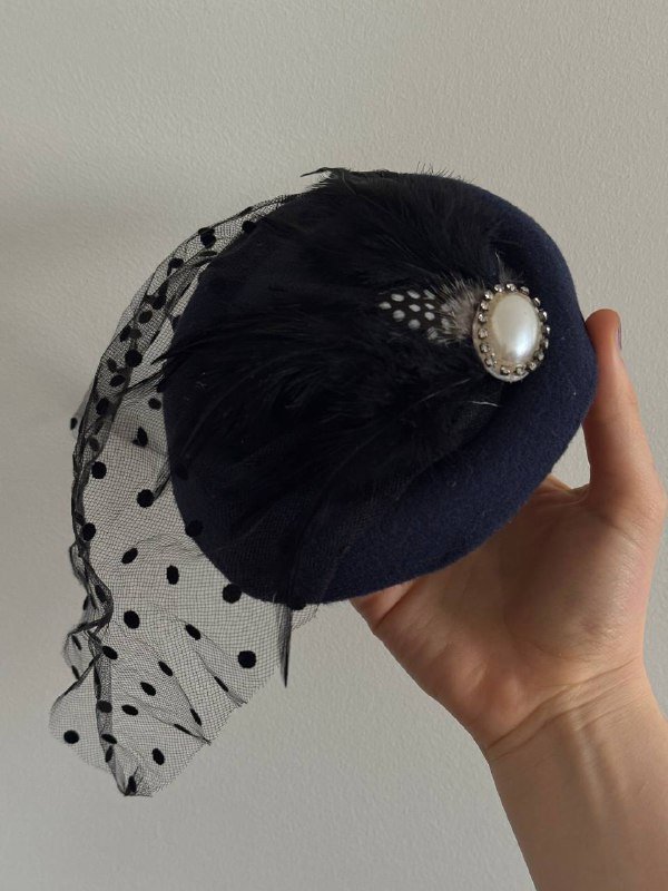 Шляпка таблетка, бандо 1920-х, серьги, колье