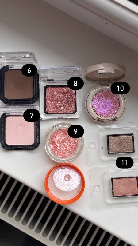 Декоративная косметика assorted items 2