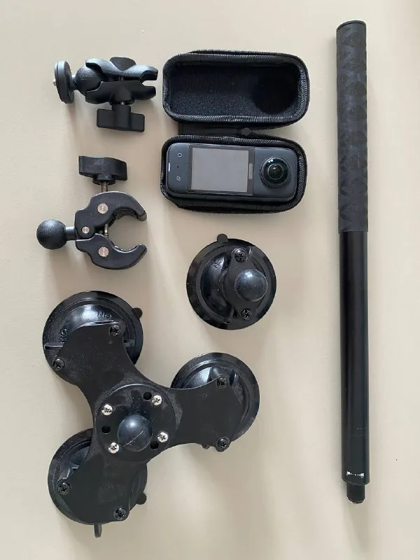 Insta 360 X3 камера и крепления 1