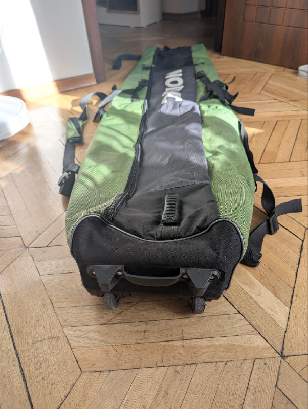 Доска с креплениями и ботами, шлем, очки, рюкзак, сумка 4