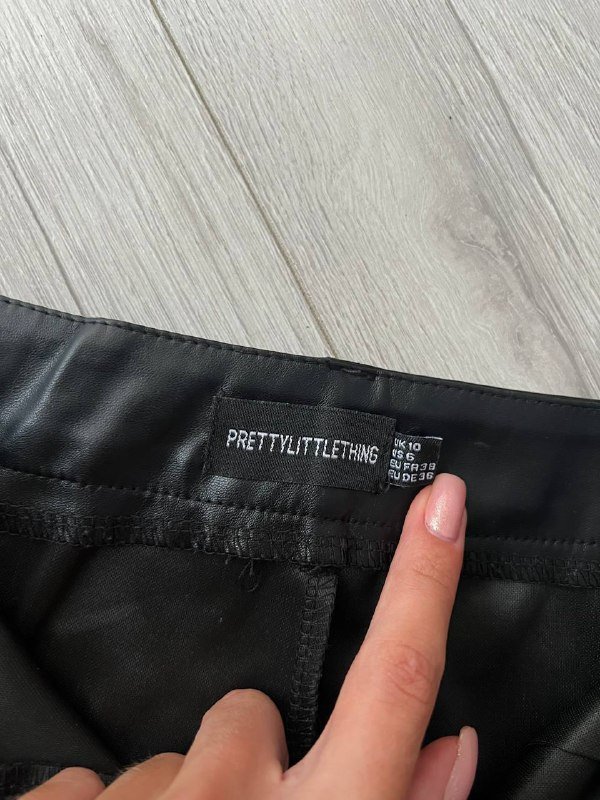 Шорты prettylittlething, платье river island, книга Юлия Лапина 9