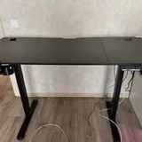 Регулируемый компьютерный стол 1