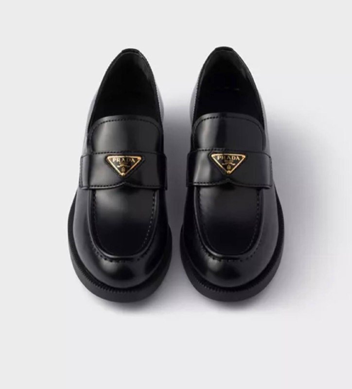 Лоферы Prada размер 38,5