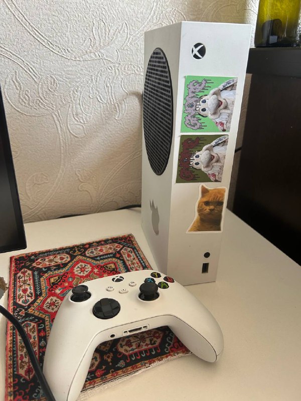 Xbox Series S 500GB консоль с геймпадом