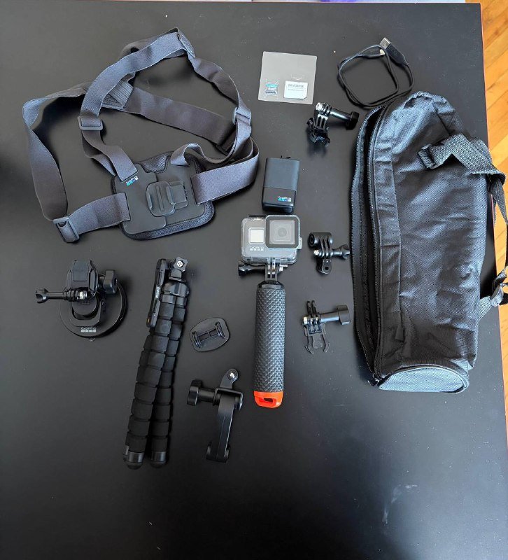 GoPro Hero 8, подводный чехол, две батареи, держатель, карты памяти