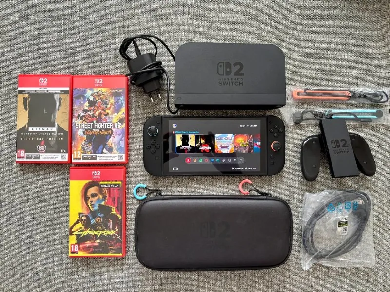 Nintendo Switch 2, Nintendo Switch OLED, SteelSeries keyboard, Razer keyboard 1
