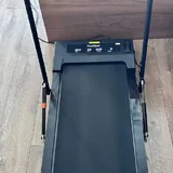Дорожка FlexiSpot WPS02, стол FlexiSpot, игровое кресло Jysk ABILDAA 2