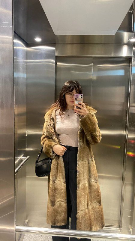 Кофточка Massimo dutty, Джинсы Zara, Батальоны Эконика, Джинсы Levis, Шуба натуральный мех 9