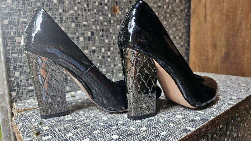 Дамские лакированные туфли 36 размер 4