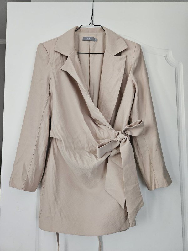 Бежевый пиджак Lichi на завязках размер S