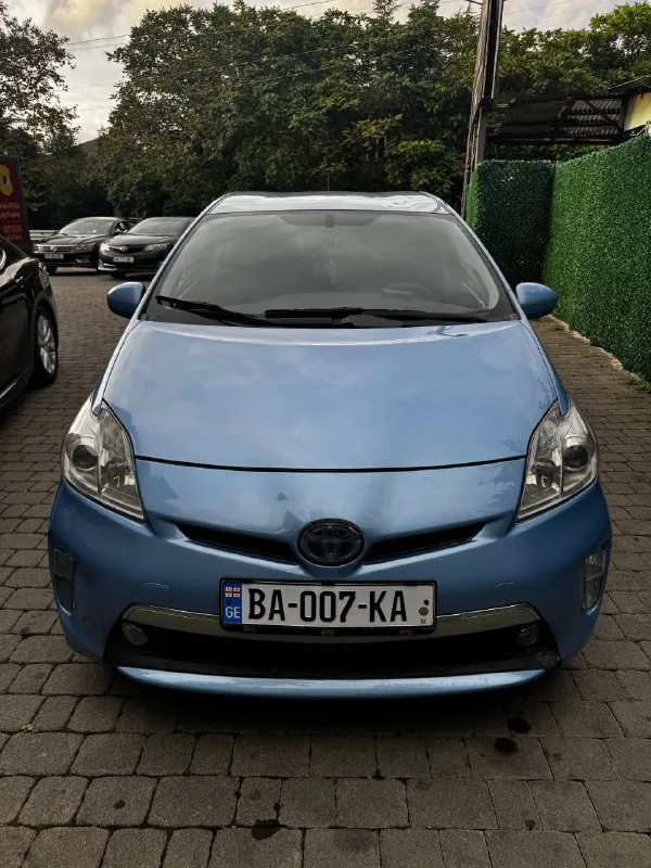 Toyota Prius Plug-in Hybrid 2012 1