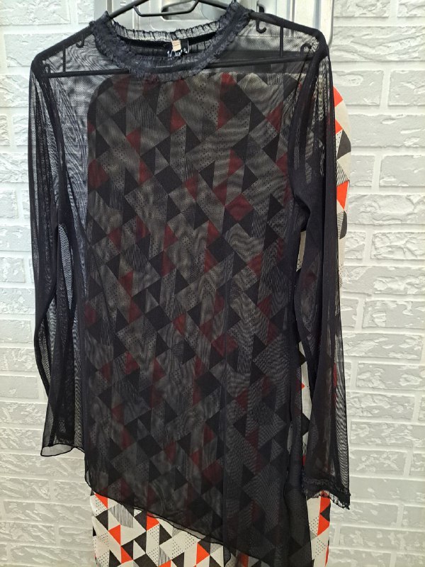 Брюки светлые, блуза чёрная, жакет розовый, пальто 3