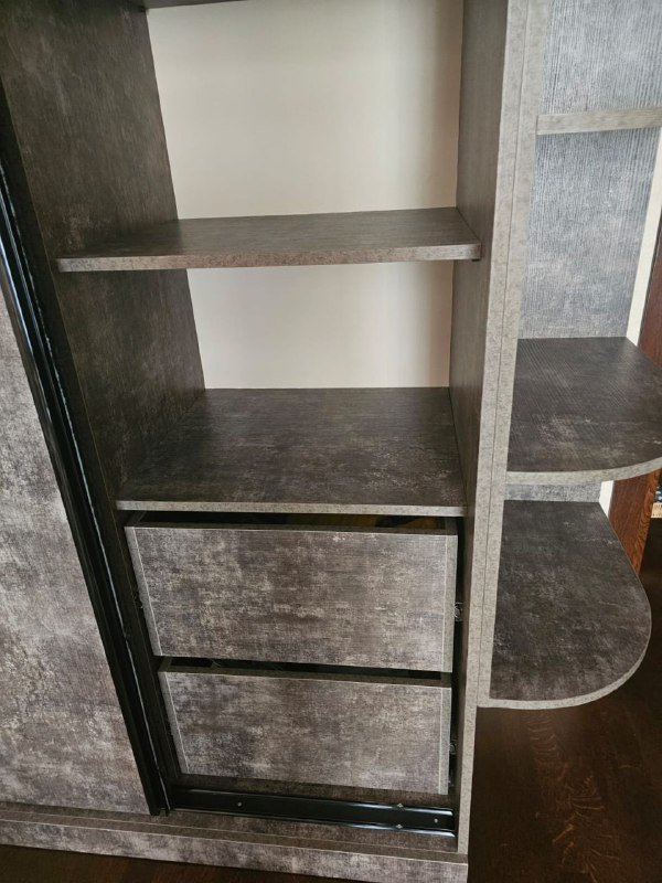 Шкаф-купе, полки кухонные, рюкзак Samsonite, диспенсеры мыла