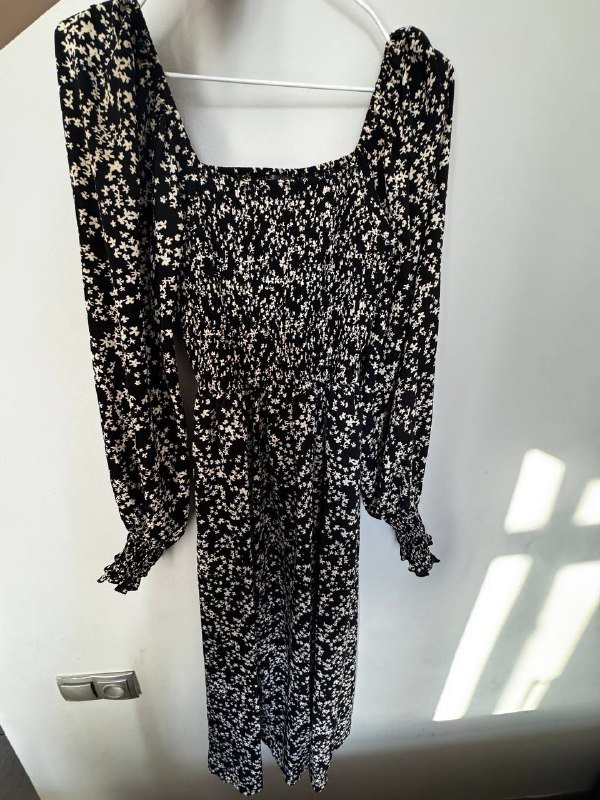 Платье черно-белое в цветочек S/M