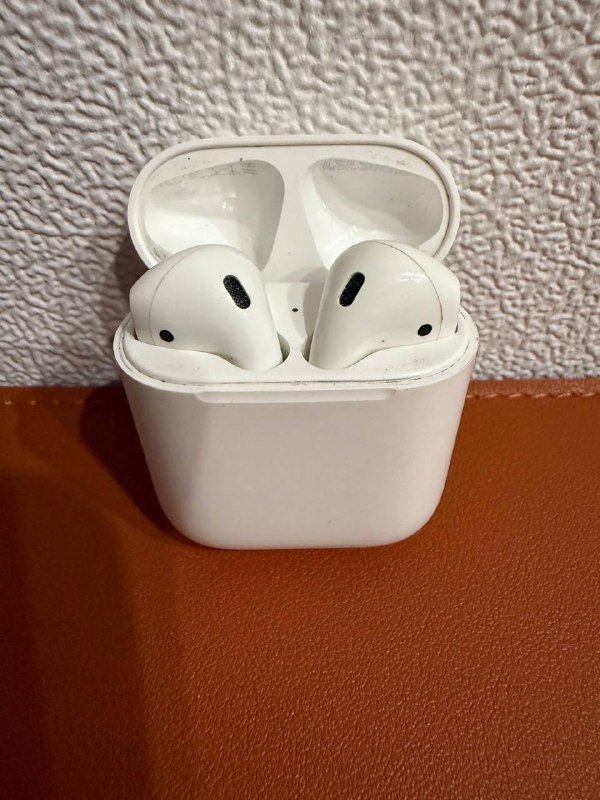 Наушники AirPods второго поколения