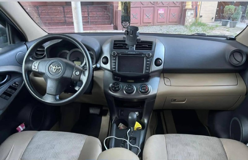 Toyota RAV4 2012 бензин 2,5 л 5