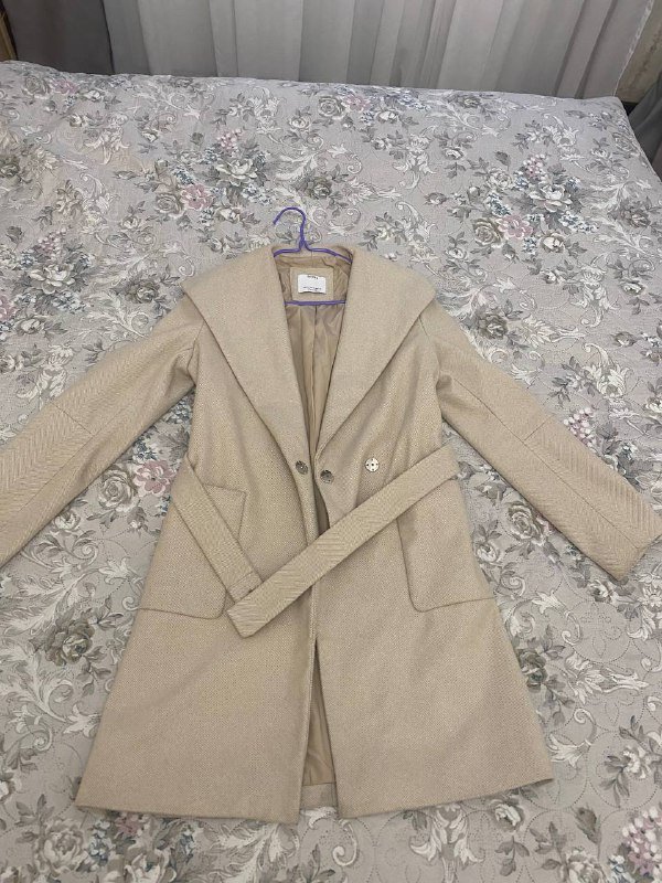 Пальто Bershka женское бежевое XS 2