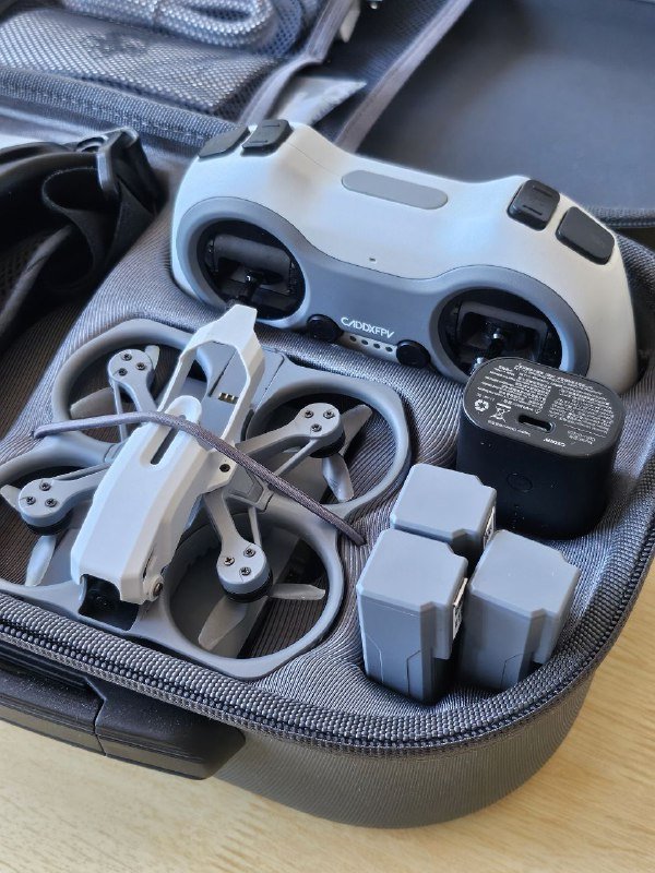 FPV дрон полный комплект с пультом и шлемом 3