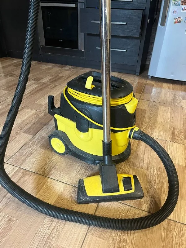 Рабочий пылесос Karcher 1