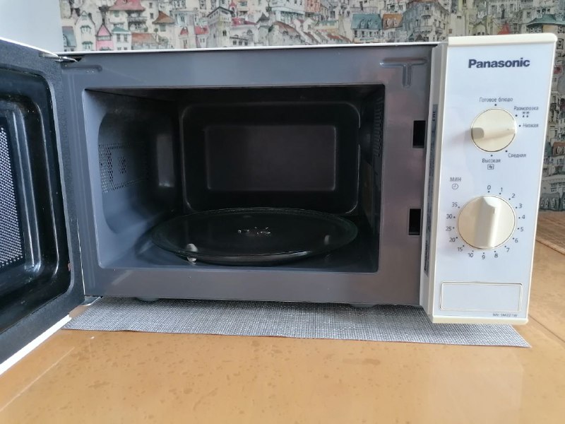 Микроволновка Panasonic NN-SM221W 2