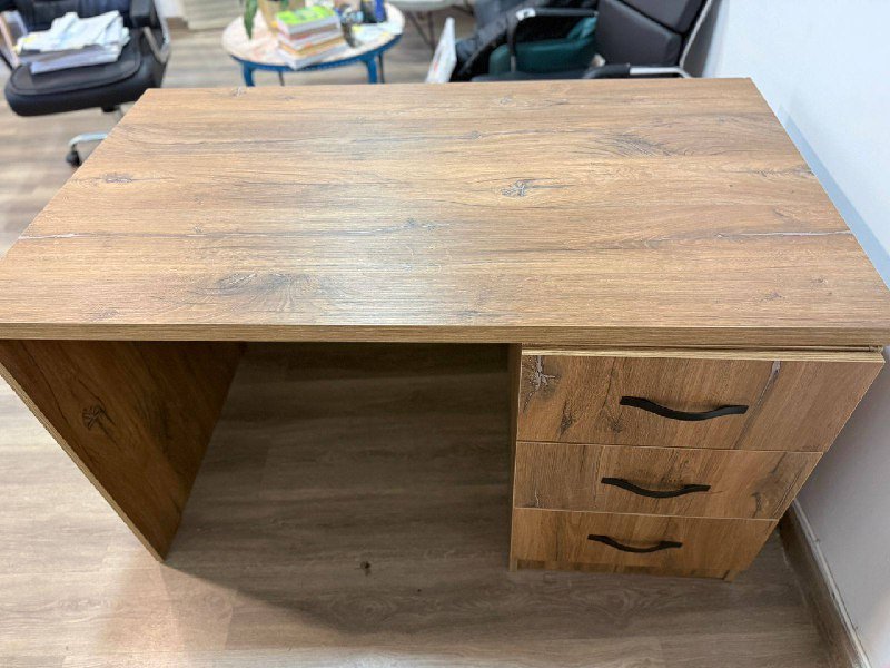 Офисный стол, офисное кресло