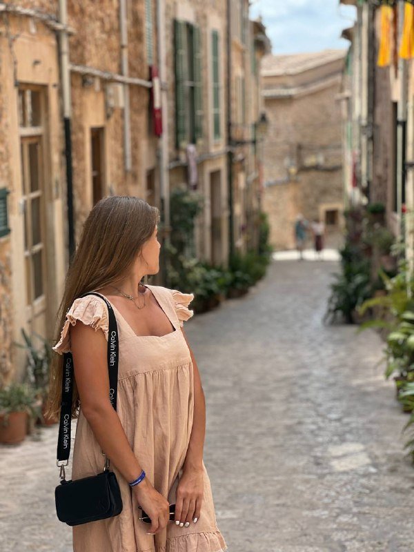 Брючный костюм, платья, леггинсы, юбка, коралки, лаки для ногтей, плойка 3