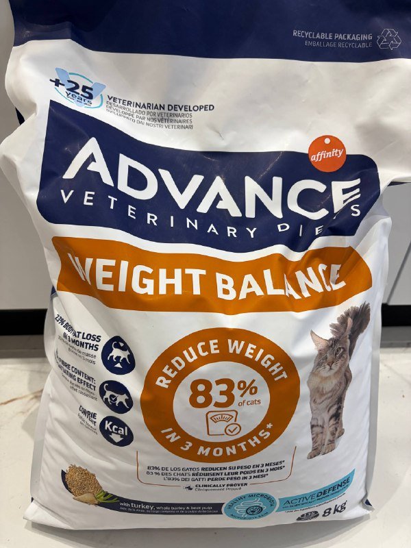 Корм для кота Advance Weight Balance 8 кг