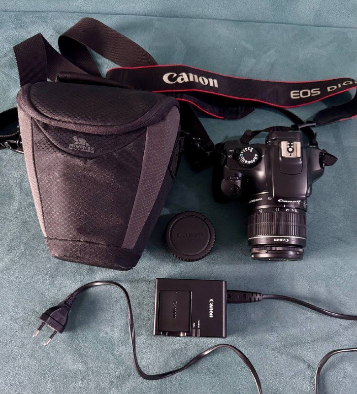 Фотоаппарат Canon EOS 1100D с объективом и аксессуарами