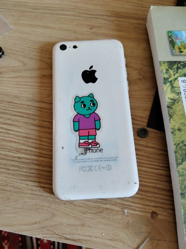 Пять телефонов xiaomi и айфон, настольная игра Seven Wonders