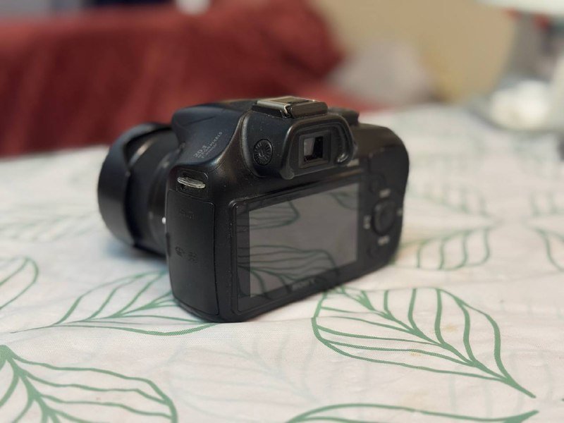 Фотоаппарат беззеркальный Sony A3000 с объективом и аксессуарами 2