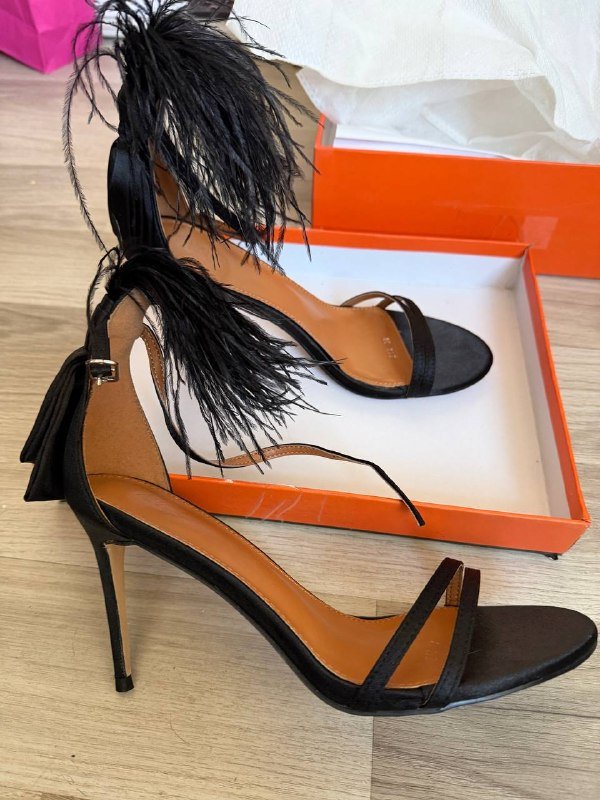 Накладки силиконовые, сумка Guess, куртка Guess, босоножки 37, пальто Zara 7