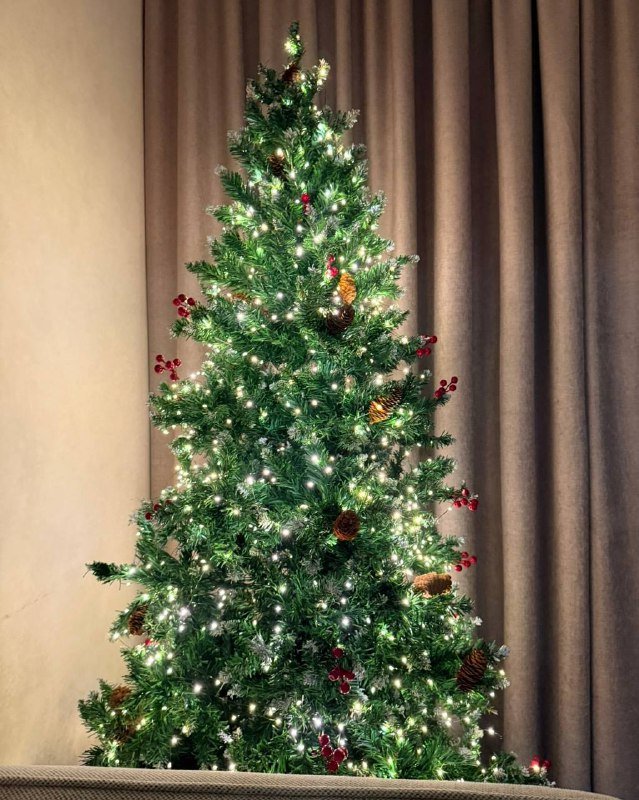 Елка искусственная 170см с гирляндой