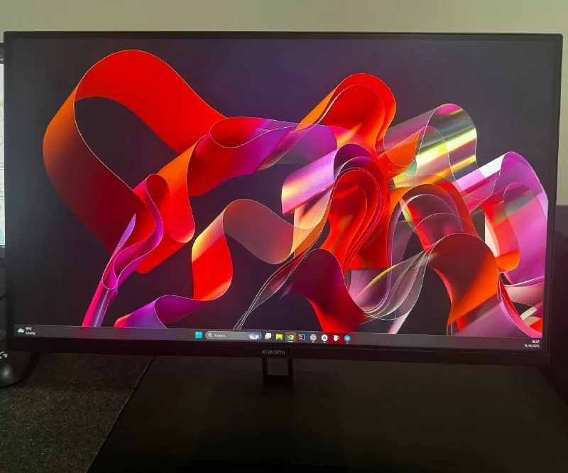 Мониторы Xiaomi G27Qi, кресло JYSK VARPELEV, стол JYSK STAUNING 1